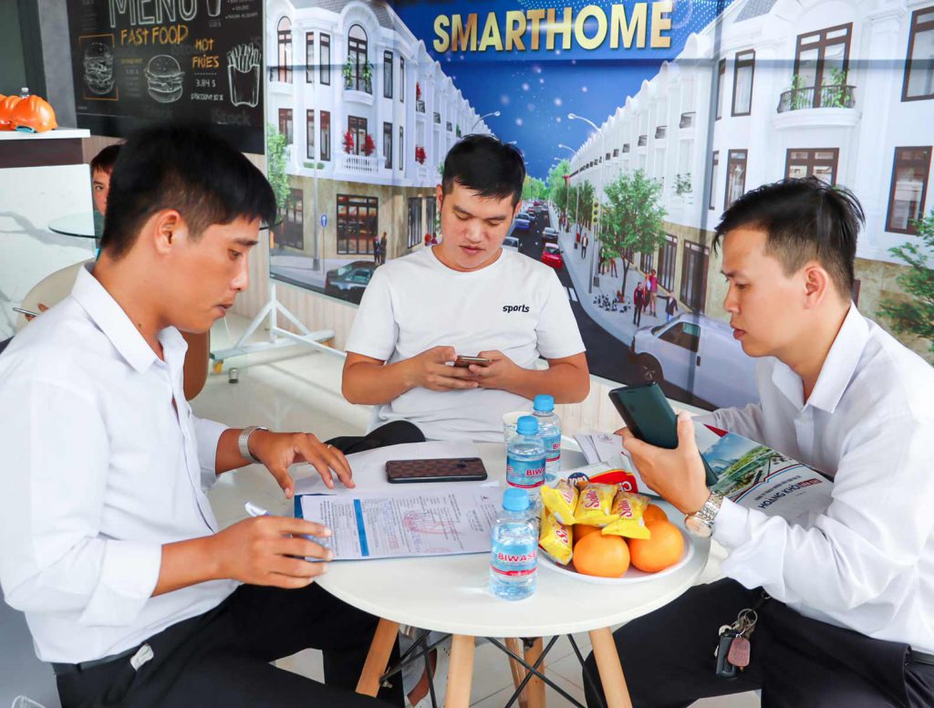 Chuyên viên kinh doanh Hoàng Khôi Bến Cát tư vấn giới thiệu dự án Khánh Bình Smarthome
